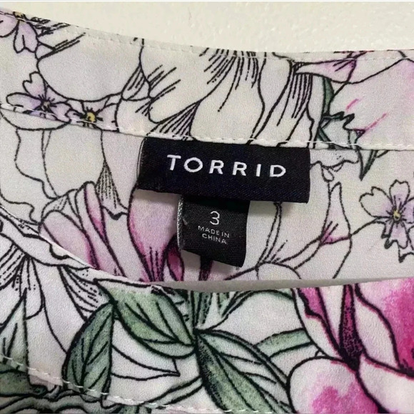 Torrid Georgette Blouse Top Pink Ditsy floral Pattern Whimsical 3X - Picture 7 of 10
